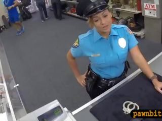Policija virsnieks pawns viņai vāvere n fucked